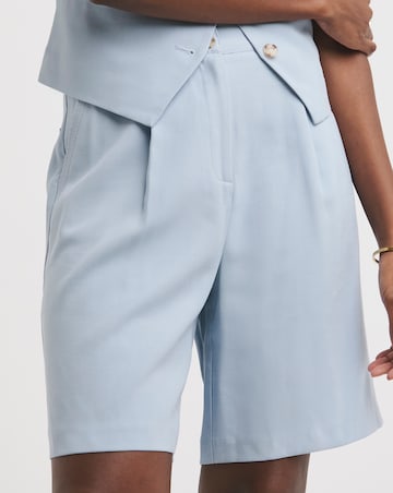 Pleat Front Buttoned Shorts
