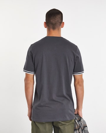Voi Contrast Sleeve Cuff T-Shirt Long Length
