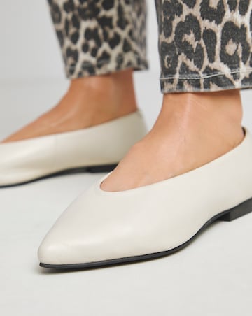 Berkley Leather Pointed Toe Flat Shoe - Extra Wide Fit (EEE)