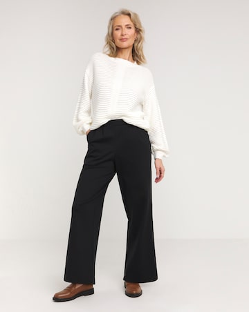 Slimma Black Comfort Fit Wide Leg Trouser Short