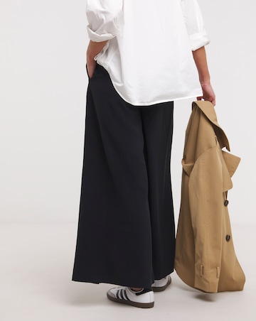 Ultimate Wide Leg Trouser