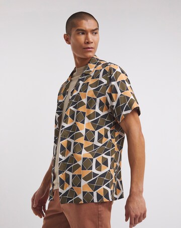Short Sleeve Geo Print Shirt with Ecovero