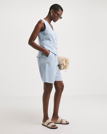 Pleat Front Buttoned Shorts