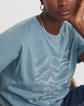 Embellished Graphic Short Sleeve T-Shirt