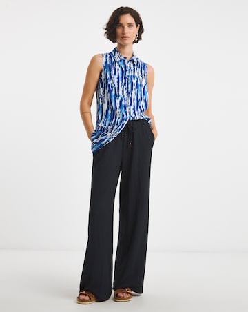 Dipped Back Sleeveless Shirt