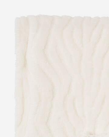 Textured Wavy Fleece Throw