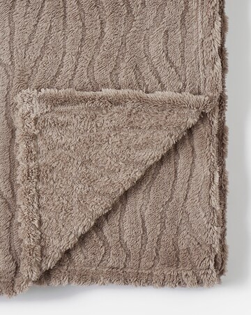 Textured Wavy Fleece Throw