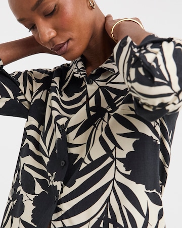 Dipped Back Long Sleeve Shirt