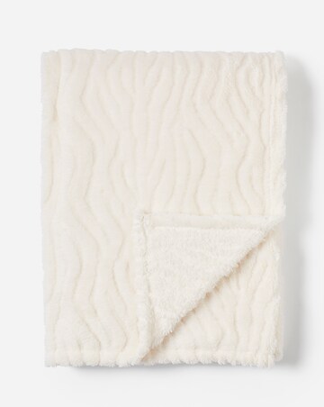 Textured Wavy Fleece Throw