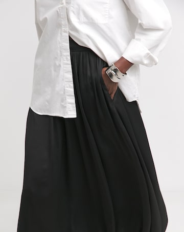 Black Textured Satin Bubble Hem Skirt